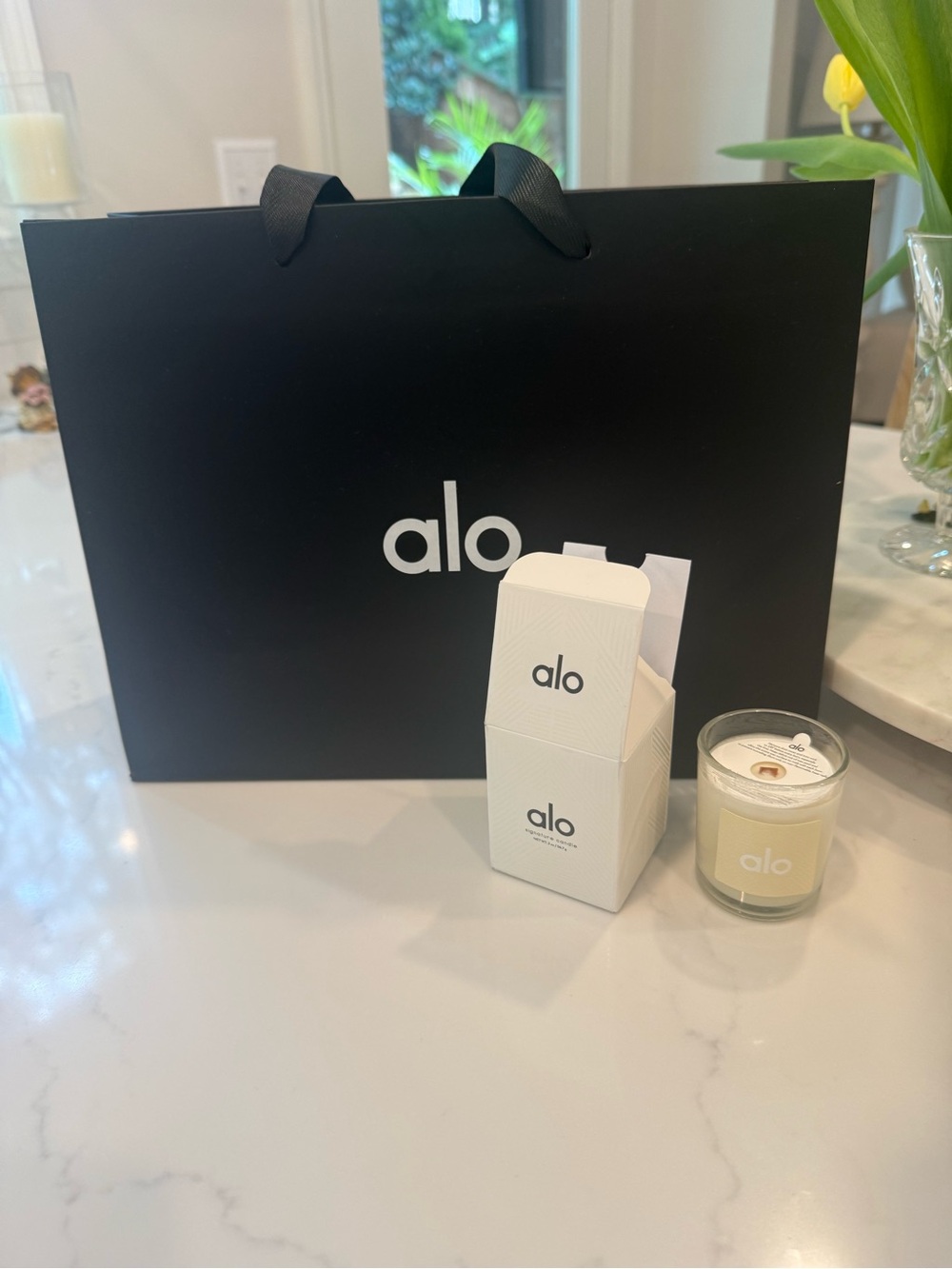 alo Signiture candle with bag